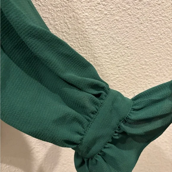 Cece  Olive Green and navy blue V-Neck Blouse with Tie Cuffs 2 pieces - Picture 3 of 15